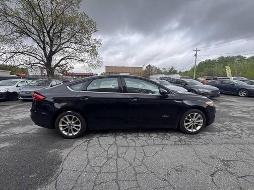 Agate Black 2019 Ford Fusion Hybrid SE