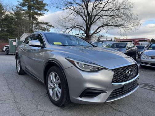 2018 INFINITI QX30 Luxury