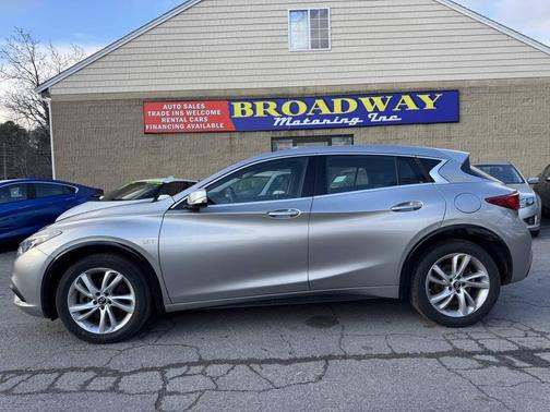 2018 INFINITI QX30 Luxury