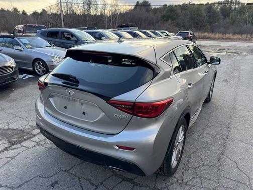 2018 INFINITI QX30 Luxury