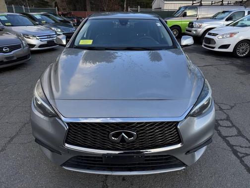 2018 INFINITI QX30 Luxury