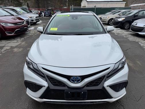 2024 Toyota Camry Hybrid SE