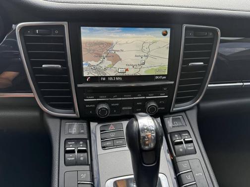 2016 Porsche Panamera 4