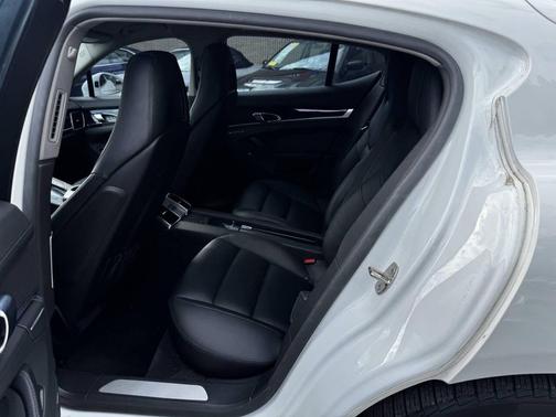 2016 Porsche Panamera 4