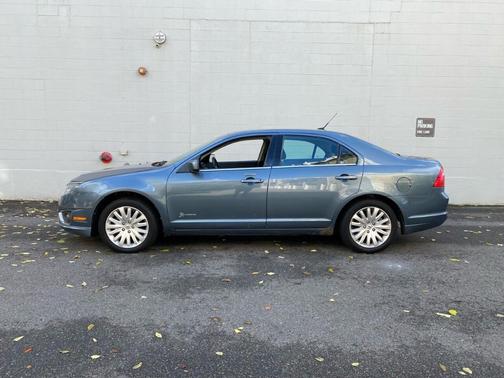 Photo 2 of 17 of 2012 Ford Fusion Hybrid Base