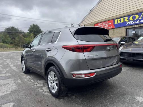 Mineral Silver 2017 Kia Sportage LX