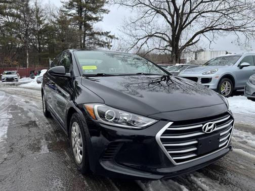 2018 Hyundai ELANTRA SE