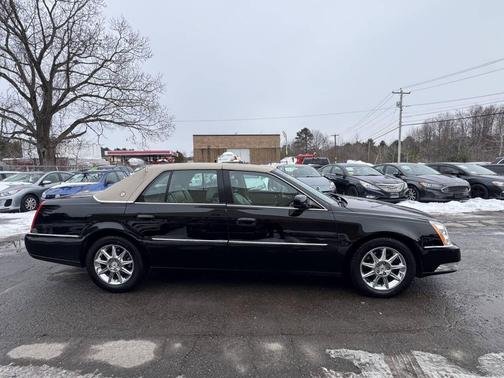 2011 Cadillac DTS Luxury Collection