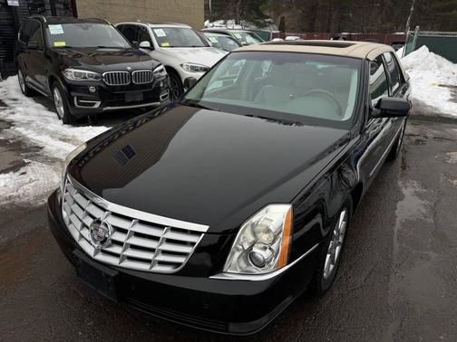 2011 Cadillac DTS Luxury Collection