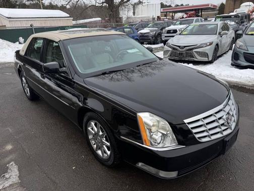 2011 Cadillac DTS Luxury Collection