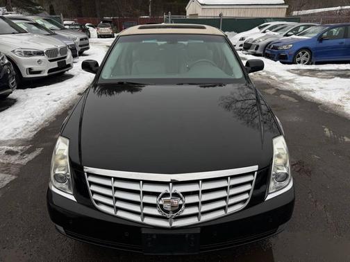 2011 Cadillac DTS Luxury Collection