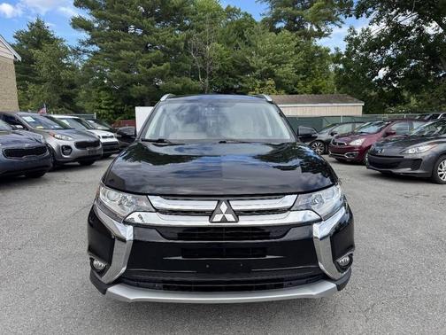 Labrador Black Pearl 2017 Mitsubishi Outlander SEL S-AWC