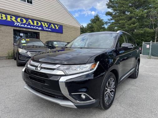 Labrador Black Pearl 2017 Mitsubishi Outlander SEL S-AWC