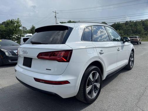 Ibis White 2020 Audi Q5 45 Titanium Premium