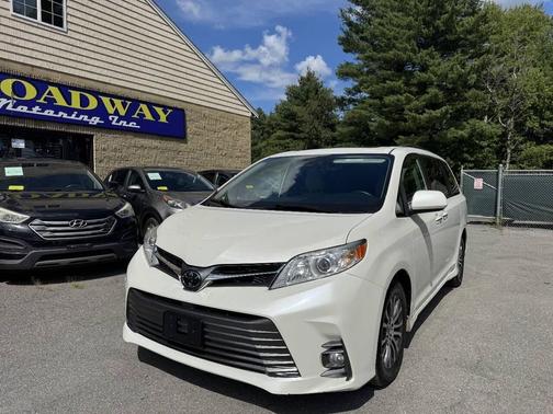 Blizzard Pearl 2020 Toyota Sienna XLE