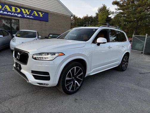 2018 Volvo XC90 T6 Momentum