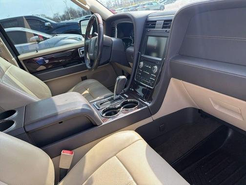 2015 Lincoln Navigator Base