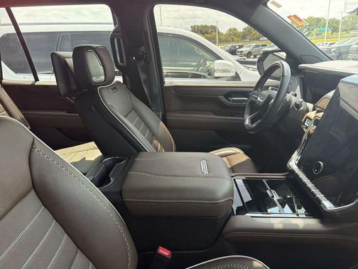 White Frost Tricoat 2025 GMC Yukon Denali Ultimate