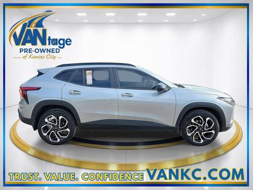 Sterling Gray Metallic 2025 Chevrolet Trax FWD 2RS