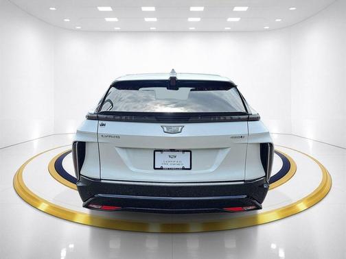 Crystal White Tricoat 2024 Cadillac LYRIQ Luxury