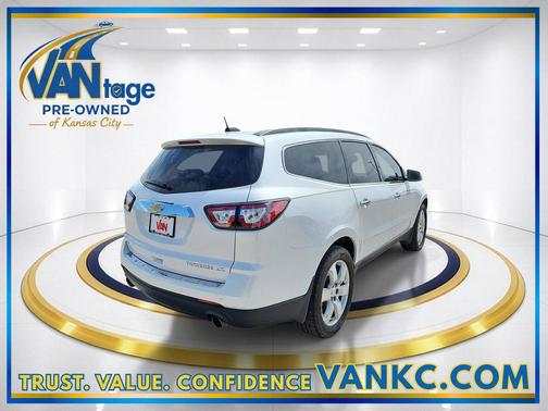 Iridescent Pearl Tricoat 2016 Chevrolet Traverse LTZ