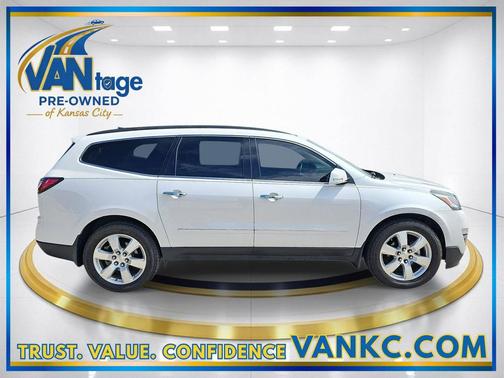 Iridescent Pearl Tricoat 2016 Chevrolet Traverse LTZ