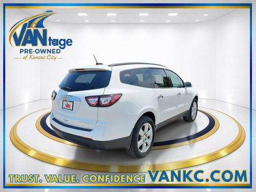Summit White 2016 Chevrolet Traverse 1LT
