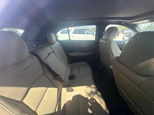 Crystal White Tricoat 2024 Cadillac XT4 Premium Luxury