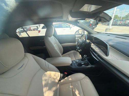 Crystal White Tricoat 2024 Cadillac XT4 Premium Luxury