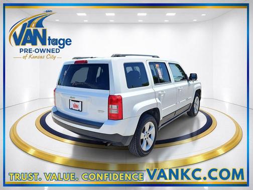 Bright White Clearcoat 2014 Jeep Patriot Latitude