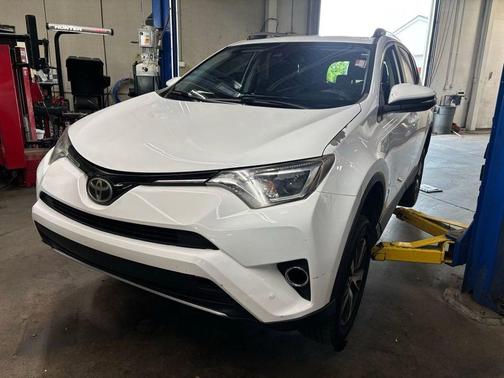 Super White 2017 Toyota RAV4 XLE