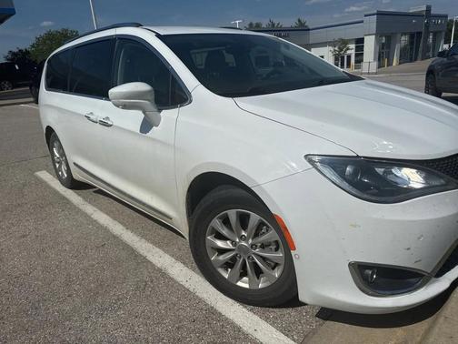 2019 Chrysler Pacifica Touring L