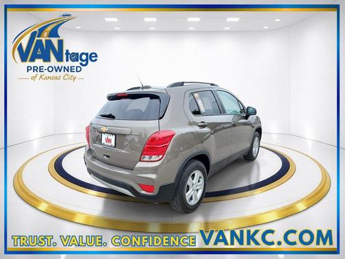 Stone Gray Metallic 2022 Chevrolet Trax LT