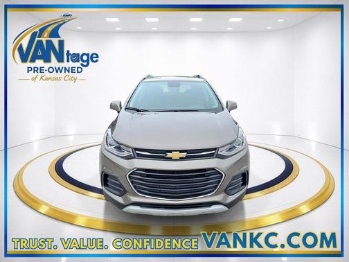 Stone Gray Metallic 2022 Chevrolet Trax LT