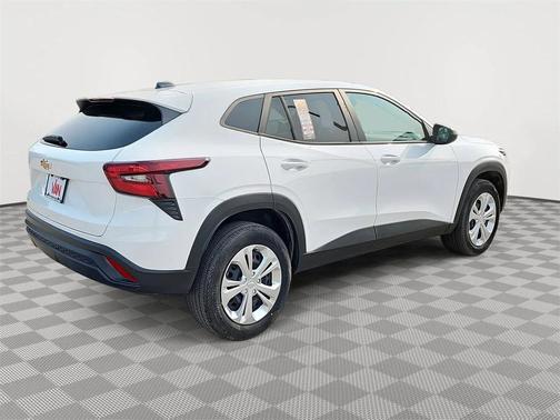 2025 Chevrolet Trax LS