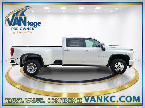Iridescent Pearl Tricoat 2023 Chevrolet Silverado 3500 High Country