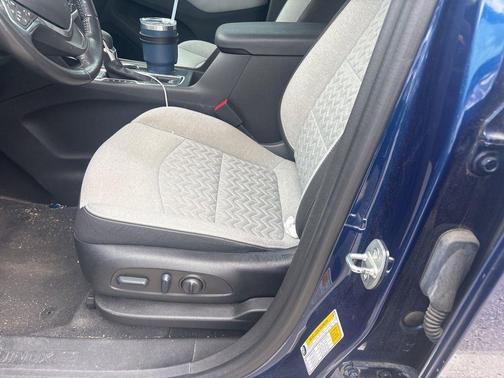 Blue Glow Metallic 2022 Chevrolet Equinox 1LT