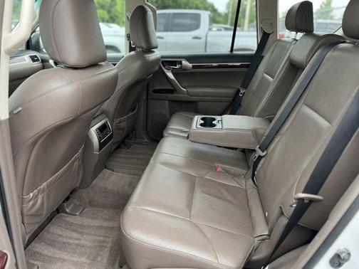 White 2018 Lexus GX 460 Base
