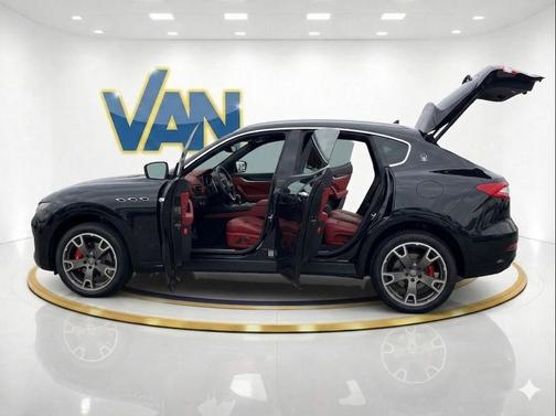 Nero 2019 Maserati Levante Base