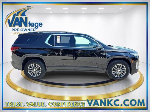Mosaic Black Metallic 2023 Chevrolet Traverse LT Cloth