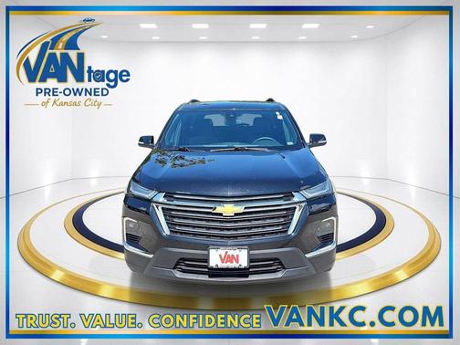 Mosaic Black Metallic 2023 Chevrolet Traverse LT Cloth