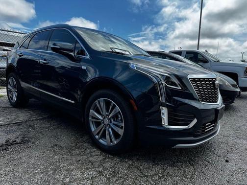 Emerald Lake Metallic 2025 Cadillac XT5 Premium Luxury