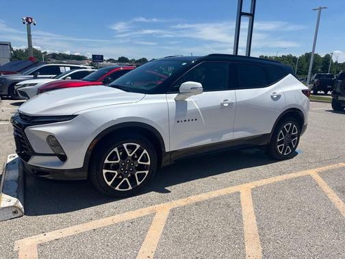 Iridescent Pearl Tricoat 2024 Chevrolet Blazer RS