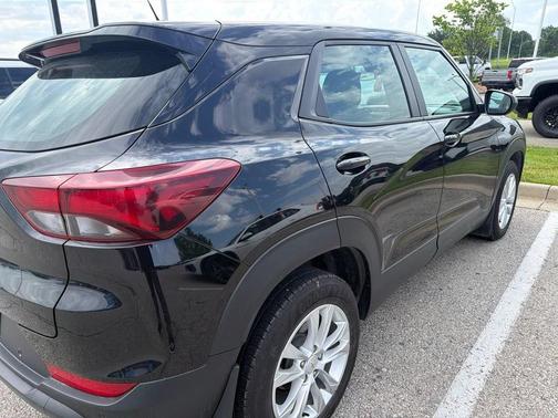 Mosaic Black Metallic 2023 Chevrolet Trailblazer LS