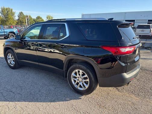 Mosaic Black Metallic 2018 Chevrolet Traverse LT Cloth