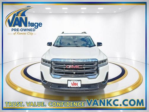 White Frost Tricoat 2023 GMC Acadia AWD AT4