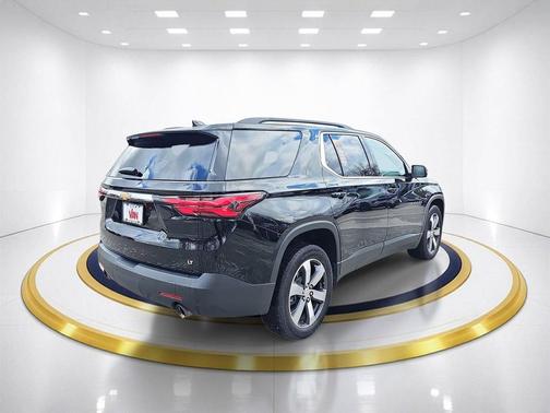 Mosaic Black Metallic 2022 Chevrolet Traverse LT Leather