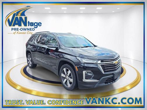 Mosaic Black Metallic 2022 Chevrolet Traverse LT Leather