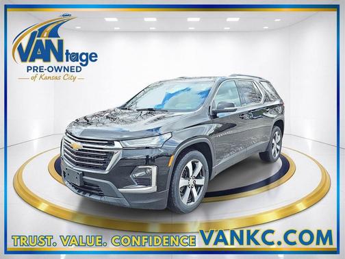 Mosaic Black Metallic 2022 Chevrolet Traverse LT Leather
