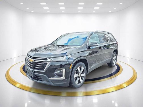 Mosaic Black Metallic 2022 Chevrolet Traverse LT Leather